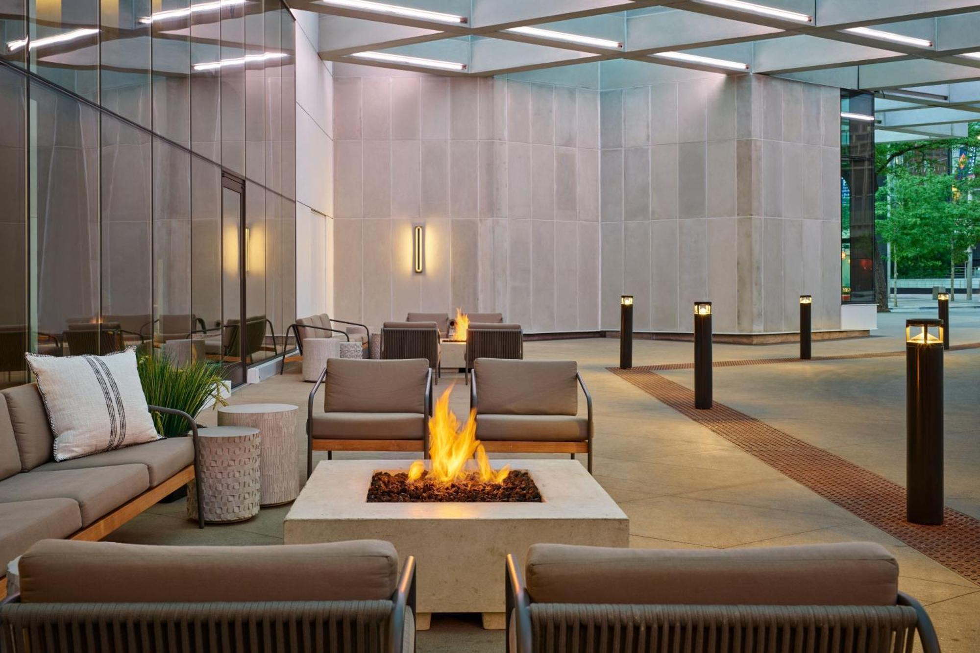 Sheraton Denver Downtown Hotel Exterior photo